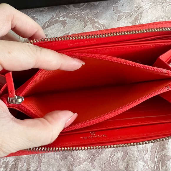 Authentic Chanel Lambskin Quilted Zip Around Wallet - Picture 5 of 17